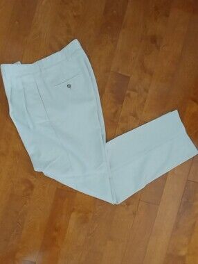 Dockers Men's Cream Pleated Dress Pants